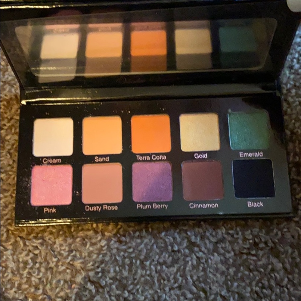Violet Voss essentials - Picture 2 of 2